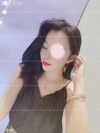 身材火辣，天然巨乳，可以接受無套做