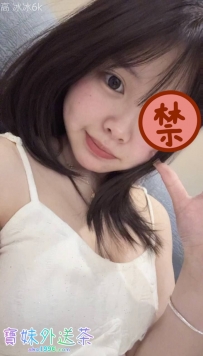 可愛女學生，目前還在讀書