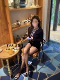 學生兼職，之前在加拿大留學  身材也很好，會穿搭