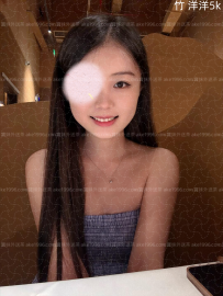 女裝銷售小姐姐，顔值很甜