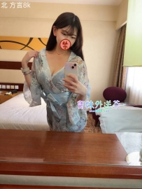 想要用她的櫻桃小嘴含住你的大肉棒？插入她粉嫩嫩的蜜穴嗎？