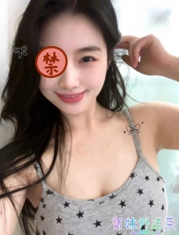 女裝店長兼職，皮膚很白皙