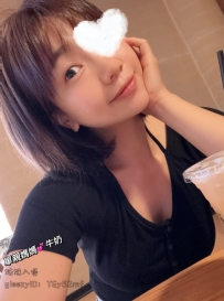 最近工作不穩定，下海貼補家用