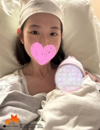 是一位美麗的女畫師 是一位美麗的媽媽