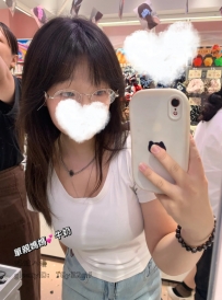 甜豆：150/45/E/19歲 青春年紀，皮膚白嫩無瑕