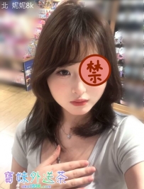 顔值俏皮，個性也是活潑健談的