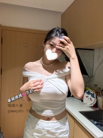 在婚紗店工作，一個小眾設計師
