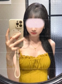 喜歡穿辣妹風格的衣服，皮膚白