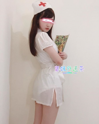 護理師兼職，眼神充滿魅惑