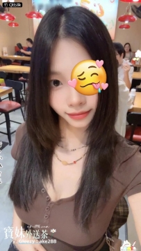 #新竹 Q比：160/44/D/24歲 留著一頭長捲髮的她，看起來文靜又