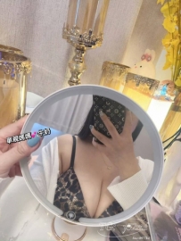 一直都很喜歡這件內衣 怎麽辦 今天很想做... 有人可以給我
