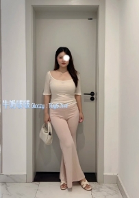 #台中 沙拉：162/51/D/25歲 白皙肌肉，可愛臉蛋，張開玉腿後的