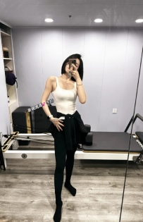 心動姊妹！ 七七：167/44/B+24歲 通勤路上踩著節奏，像在走自